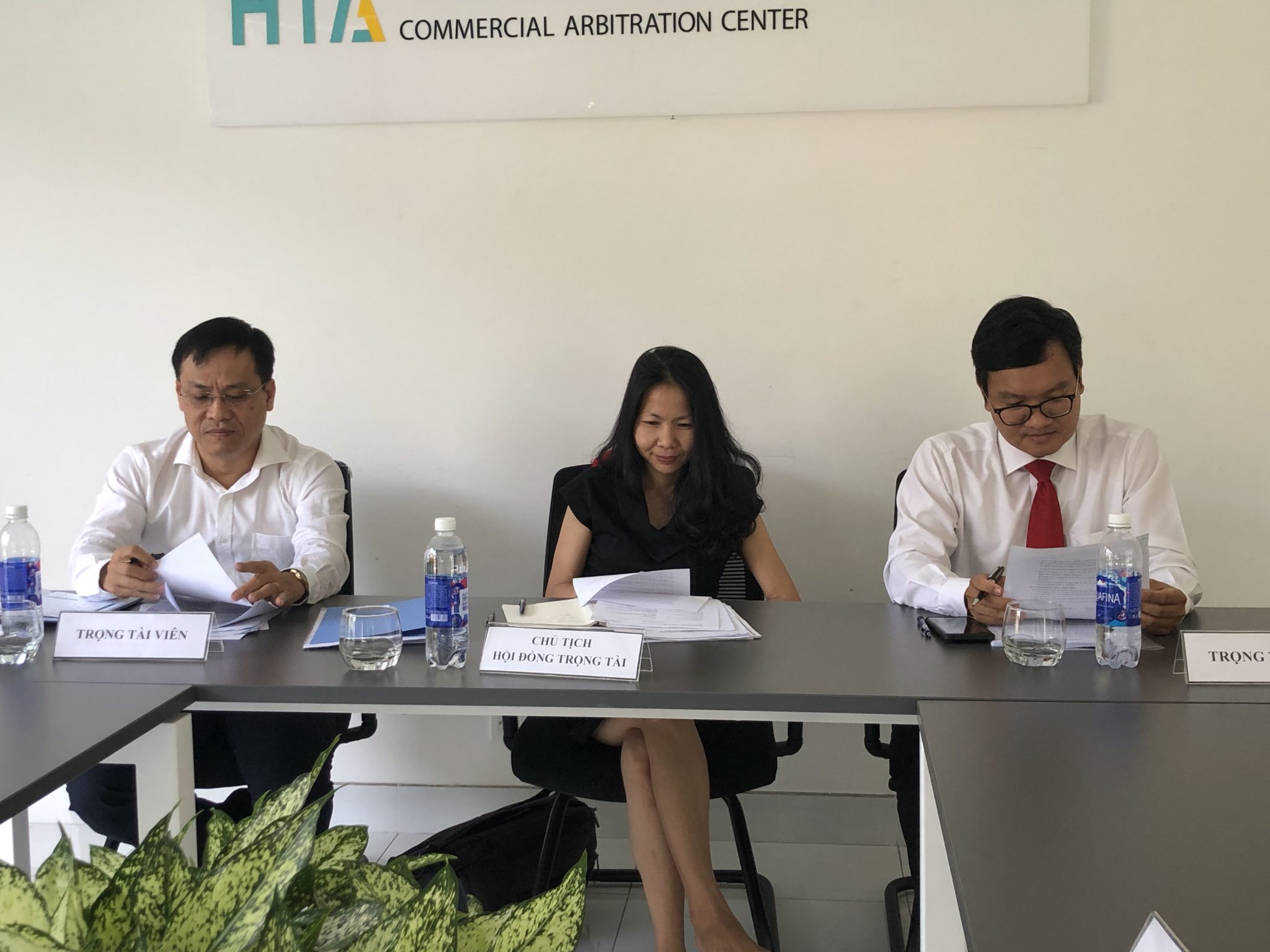 Hội đồng trọng tài gồm 03 TTV mở Phiên họp giải quyết Vụ tranh chấp số MB.08.20 ngày 18-01-2021